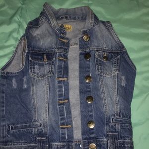 Sleeveless jean jacket